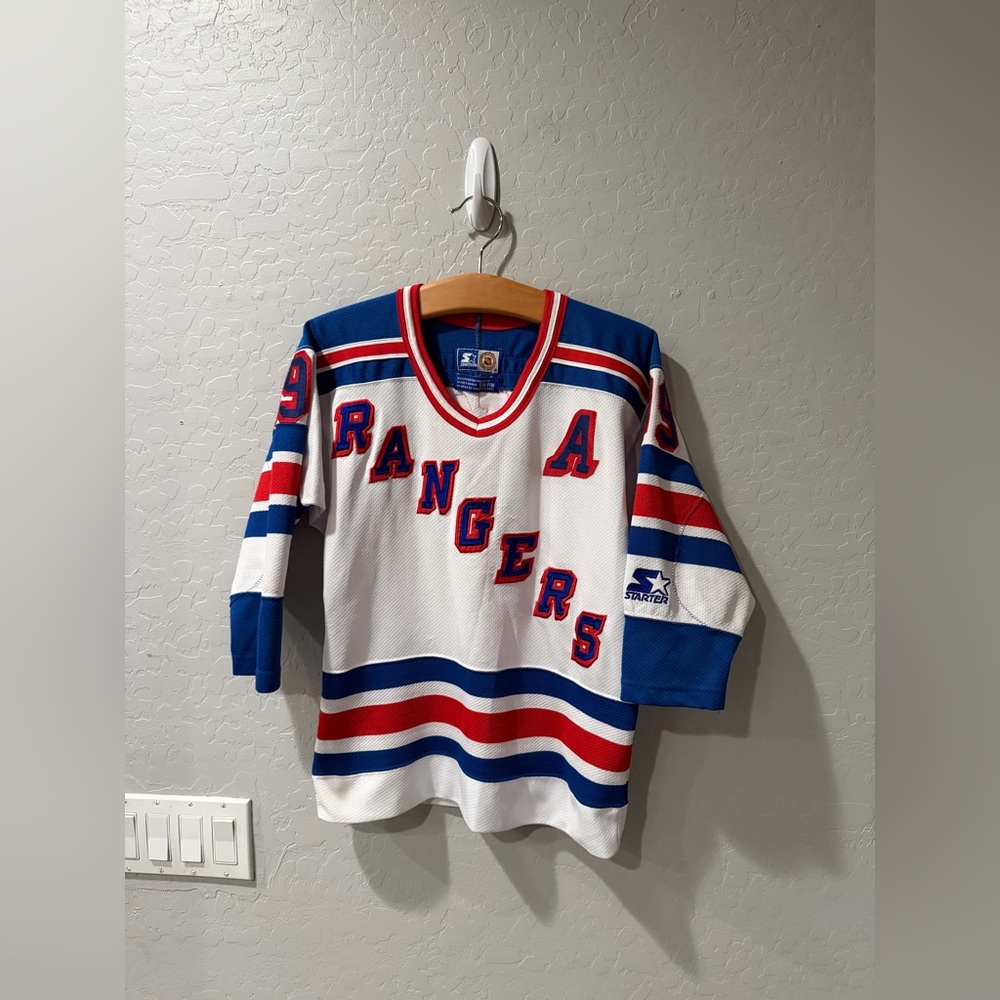 Vintage STARTER New‎ York Rangers Wayne Gretzky Hockey Jersey Boys S/M Bin 2